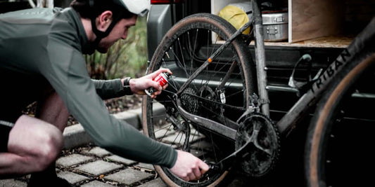 BICYCLE MAINTENANCE COMPLETE GUIDE : TIPS ON DEGREASING, CLEANING AND LUBRICATING YOUR HYBRID OR MTB BICYLE